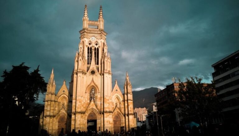 Lee más sobre el artículo Discover Chapinero: Bogotá’s Unique Walking Tour Experience