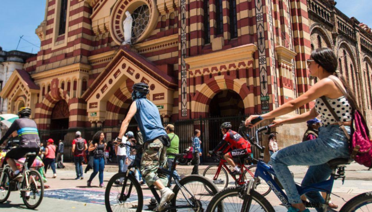 Lee más sobre el artículo Ultimate Guide: Must-See Attractions and Activities in Bogotá