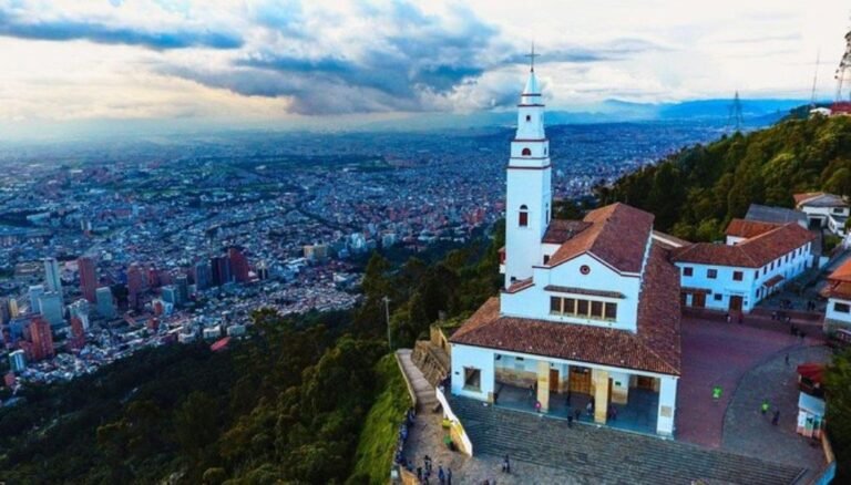 Lee más sobre el artículo Discover Candelaria’s Must-See Attractions and Secret Spots in Bogotá
