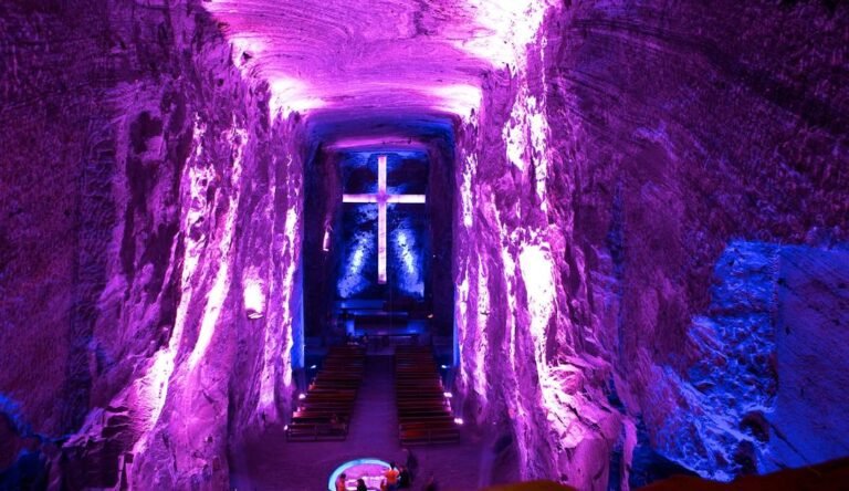 Lee más sobre el artículo Explore the Enchanting Salt Cathedral of Zipaquirá, Colombia’s Hidden Gem