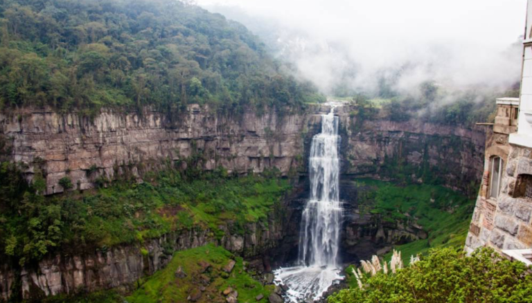 Lee más sobre el artículo Tequendama Falls and Haunted Hotel: Legends and Nature Combined